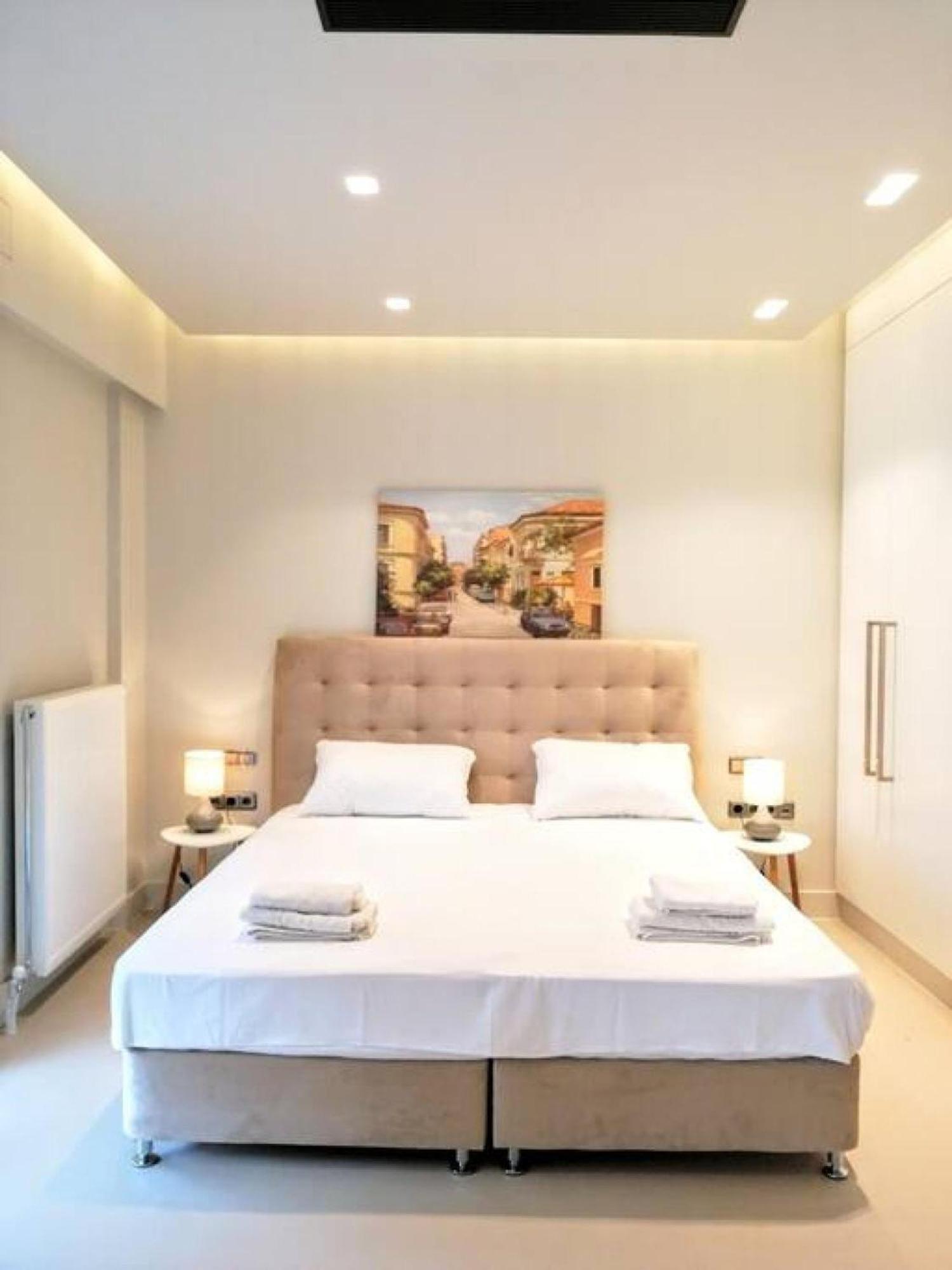 Luxurious Minimal Apartment In Acropolis Ateny Zewnętrze zdjęcie