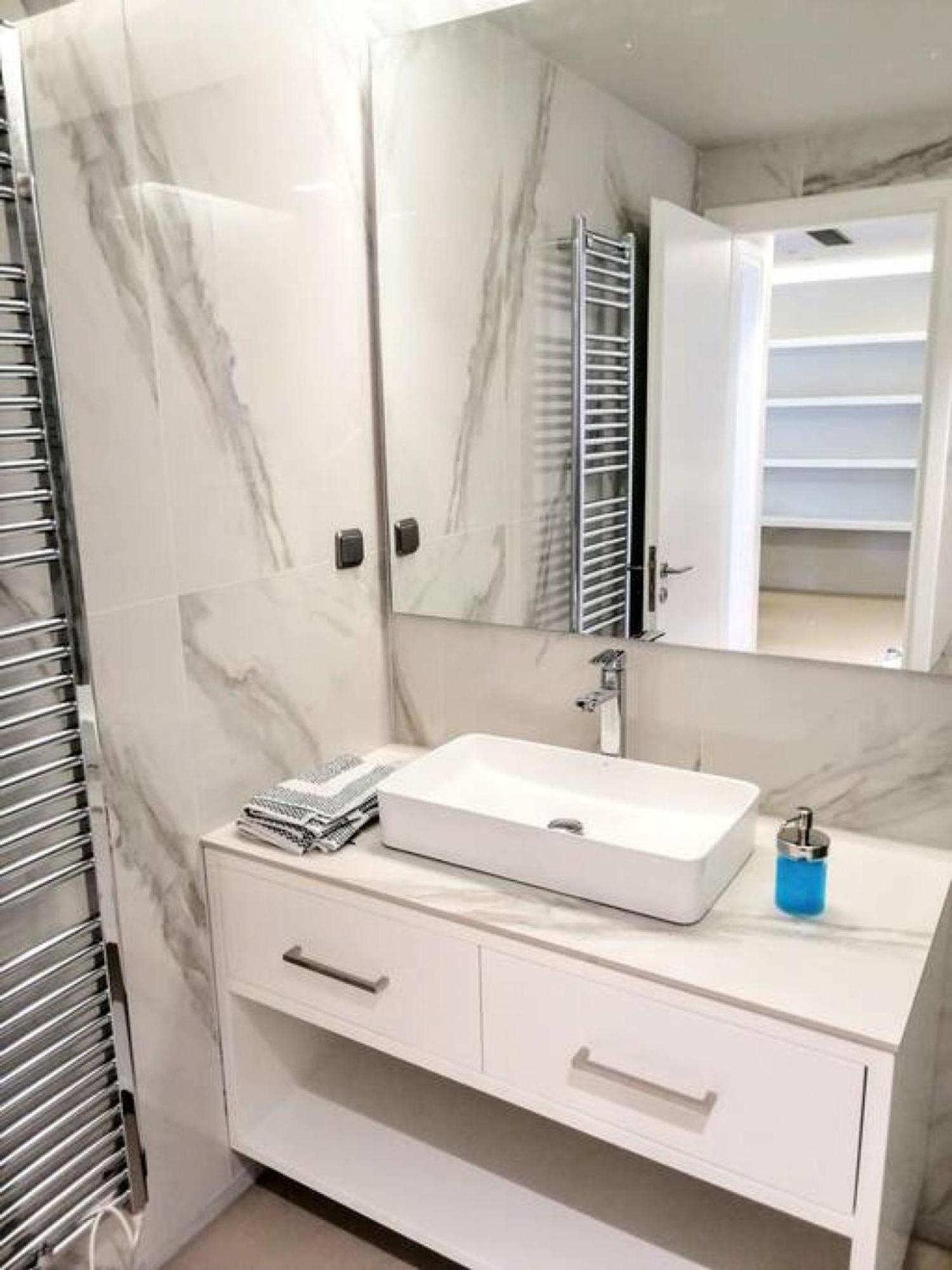 Luxurious Minimal Apartment In Acropolis Ateny Zewnętrze zdjęcie